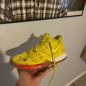 nike kyrie 5 size 4 youth still has good grip but paint is cracking.